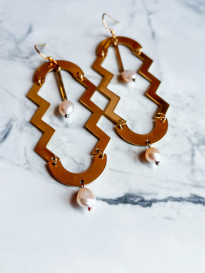 Brass Zig-Zag Lightly Pink Pearl Earrings