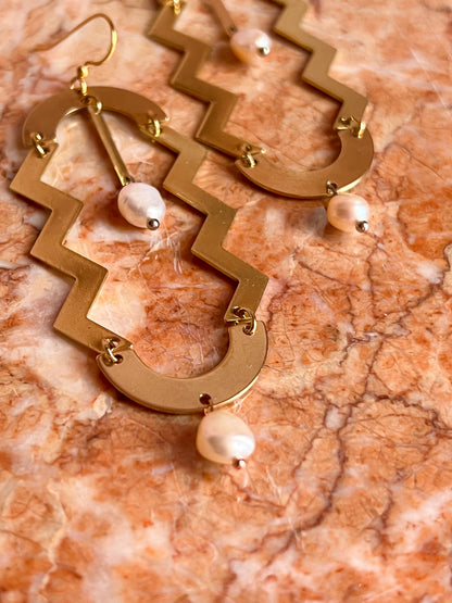 Brass Zig-Zag Lightly Pink Pearl Earrings