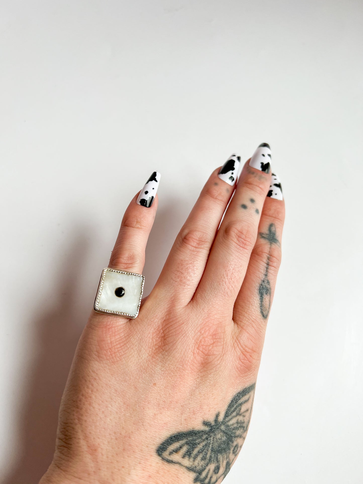 Obsidian Inlaid Mother of Pearl Dice Ring In Sterling Silver size 5.5